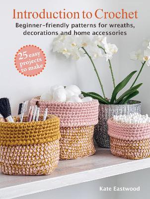 Introduction to Crochet: 25 easy projects to make: Beginner-Friendly Patterns for Wreaths, Decorations and Home Accessories